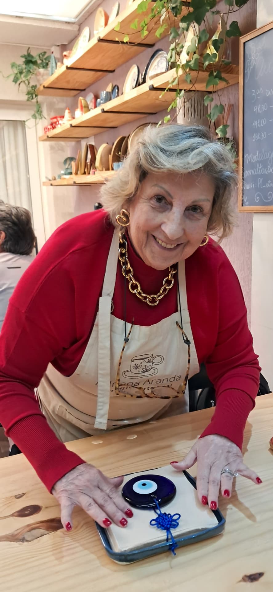 Helena no ateliê